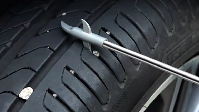 Чем опасны мелкие камни, застрявшие в протекторах шин